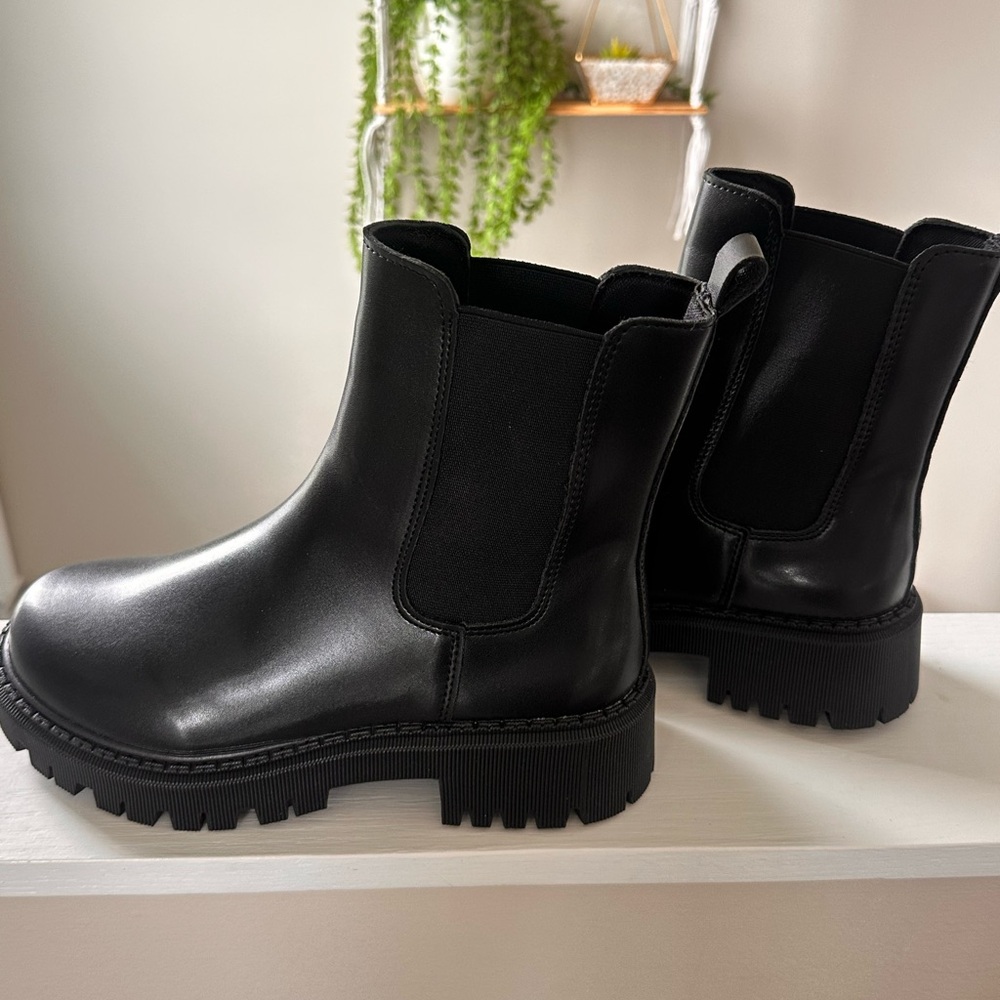 Black Chelsea Boots